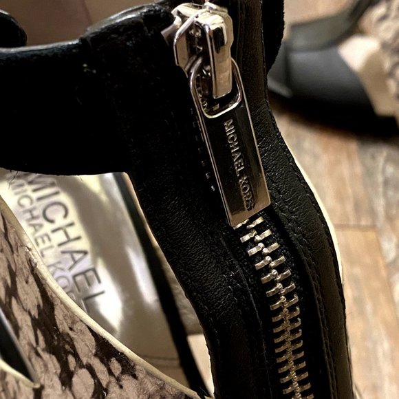 Michael Kors - SOLD - Picture 4 of 5